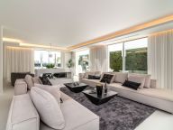 Villa for sale in Nueva Andalucia