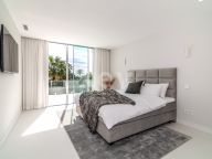 Villa for sale in Nueva Andalucia