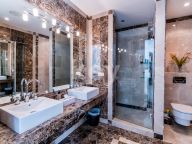 Villa for sale in La Alqueria, Benahavis