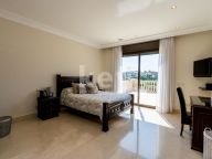 Villa for sale in La Alqueria, Benahavis
