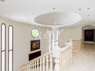 Villa for sale in La Alqueria, Benahavis