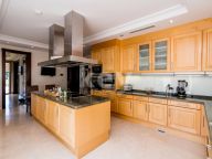 Villa for sale in La Alqueria, Benahavis