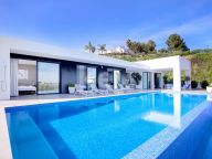 Villa for sale in Montemayor, Estepona
