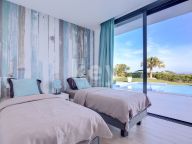 Villa for sale in Montemayor, Estepona