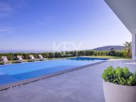 Villa for sale in Montemayor, Estepona