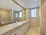 Вилла на продажу в La Reserva de la Quinta, Бенахавис