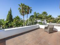 Вилла на продажу в La Reserva de la Quinta, Бенахавис