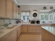 Villa for sale in Nueva Andalucia