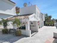 Villa for sale in Nueva Andalucia