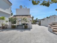 Villa for sale in Nueva Andalucia