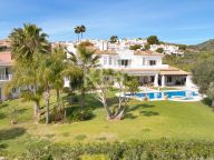 Villa for sale in Nueva Andalucia