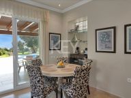 Villa for sale in Nueva Andalucia