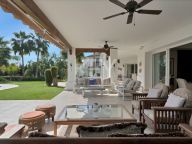 Villa for sale in Nueva Andalucia