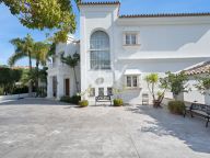 Villa for sale in Nueva Andalucia