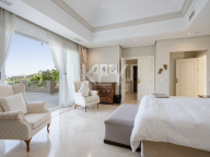 Villa for sale in Nueva Andalucia