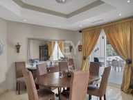 Villa for sale in Nueva Andalucia
