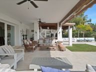 Villa for sale in Nueva Andalucia