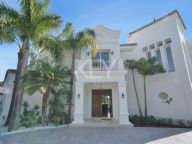 Villa for sale in Nueva Andalucia