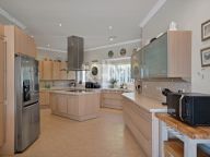 Villa for sale in Nueva Andalucia