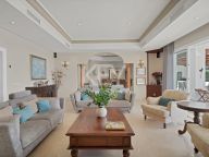 Villa for sale in Nueva Andalucia