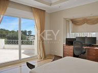 Villa for sale in Nueva Andalucia