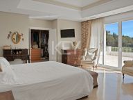 Villa for sale in Nueva Andalucia