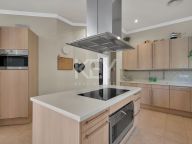 Villa for sale in Nueva Andalucia