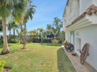 Villa for sale in Nueva Andalucia