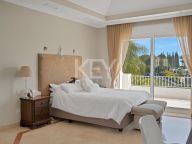 Villa for sale in Nueva Andalucia