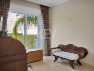 Villa for sale in Nueva Andalucia