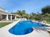 Villa for sale in Nueva Andalucia