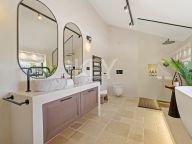 Villa en venta en Nueva Andalucia