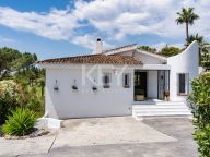 Villa for sale in Los Naranjos, Nueva Andalucia