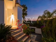 Villa for sale in Nueva Andalucia