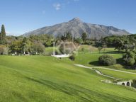 Вилла на продажу в Marbella Club Golf Resort, Бенахавис