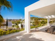 Villa for sale in Los Olivos, Nueva Andalucia