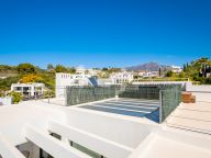 Villa for sale in Los Olivos, Nueva Andalucia