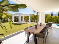 Villa for sale in Los Olivos, Nueva Andalucia