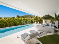 Villa for sale in Los Olivos, Nueva Andalucia