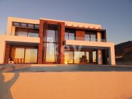 Villa for rent in Estepona
