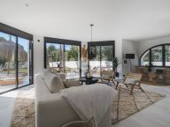 Villa for sale in Nueva Andalucia