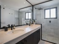 Villa for sale in Nueva Andalucia