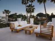 Villa for sale in Nueva Andalucia