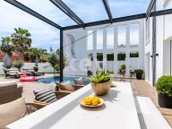 Villa for sale in Nueva Andalucia