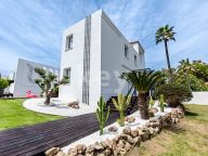 Villa for sale in Nueva Andalucia