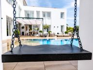 Villa for sale in Nueva Andalucia