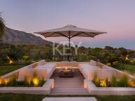 Villa for sale in Nueva Andalucia