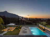 Villa for sale in Nueva Andalucia