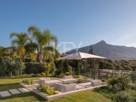 Villa for sale in Nueva Andalucia