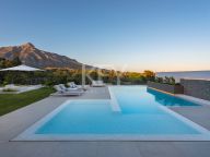 Villa for sale in Nueva Andalucia